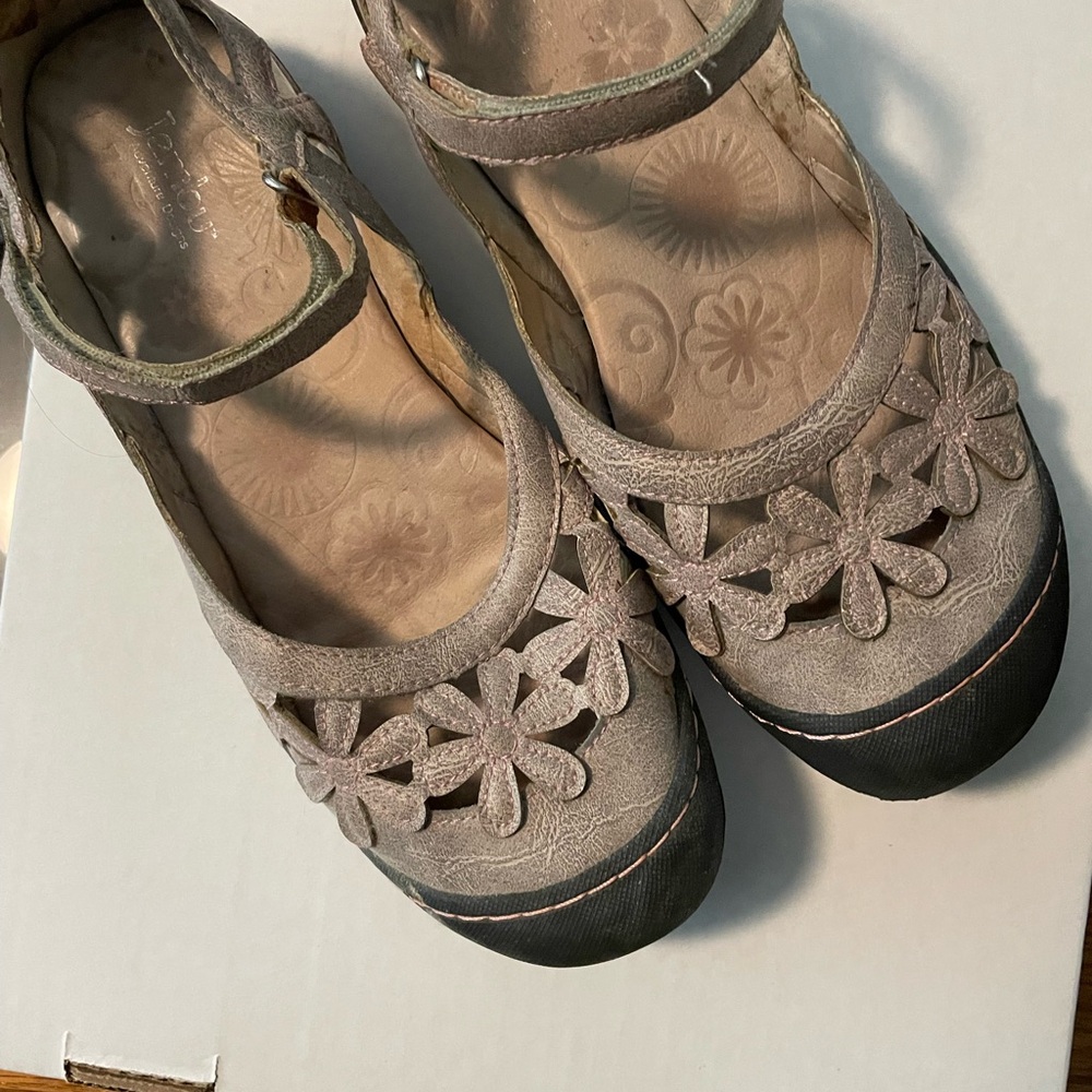 Jambu Greige Floral Cutout Flats